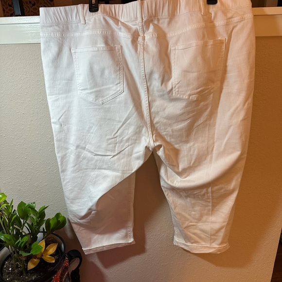 J Jill White High Waisted Crops. Pull on with real pockets. 26w. - Picture 2 of 5